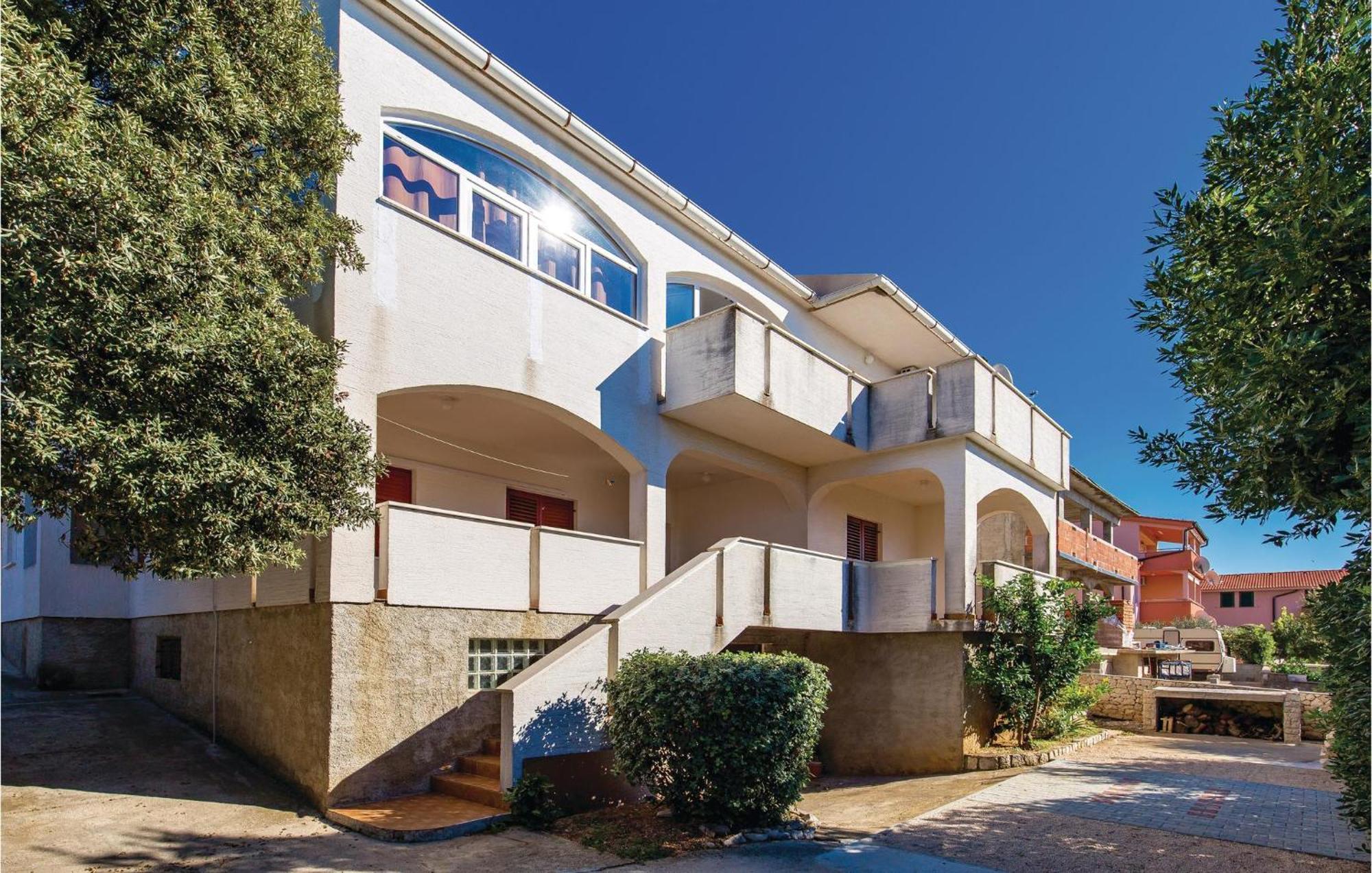 Lovely Apartment In Mandre With Wifi Exterior foto